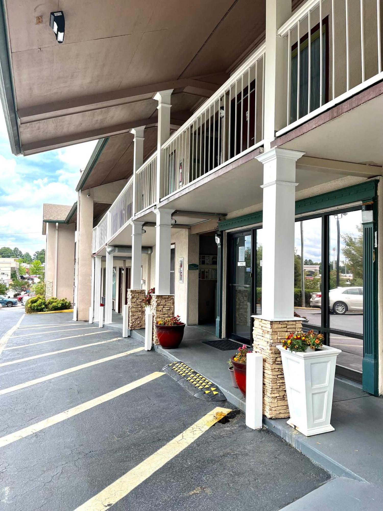 West Bank Inn Augusta Exterior photo