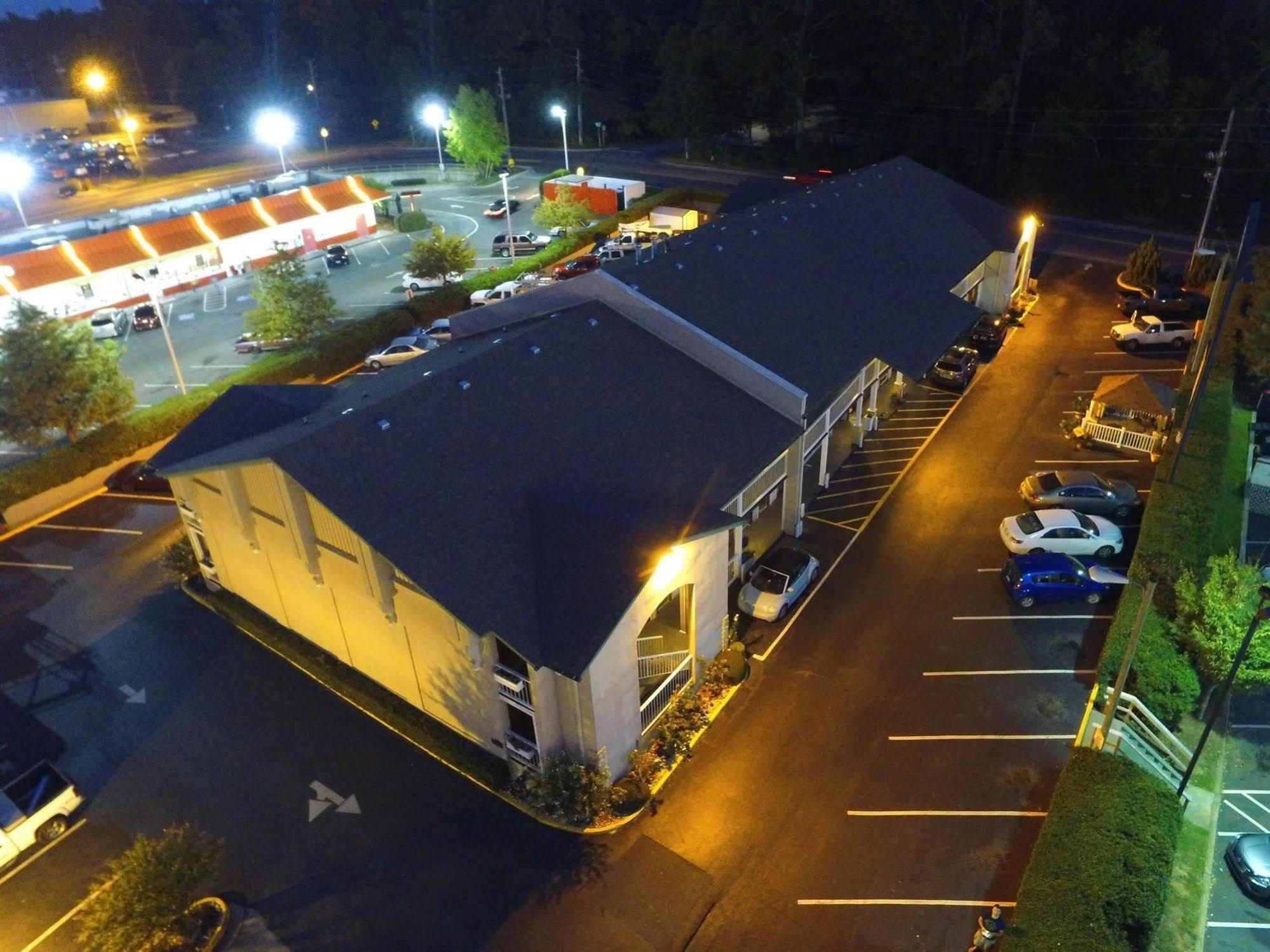 West Bank Inn Augusta Exterior photo